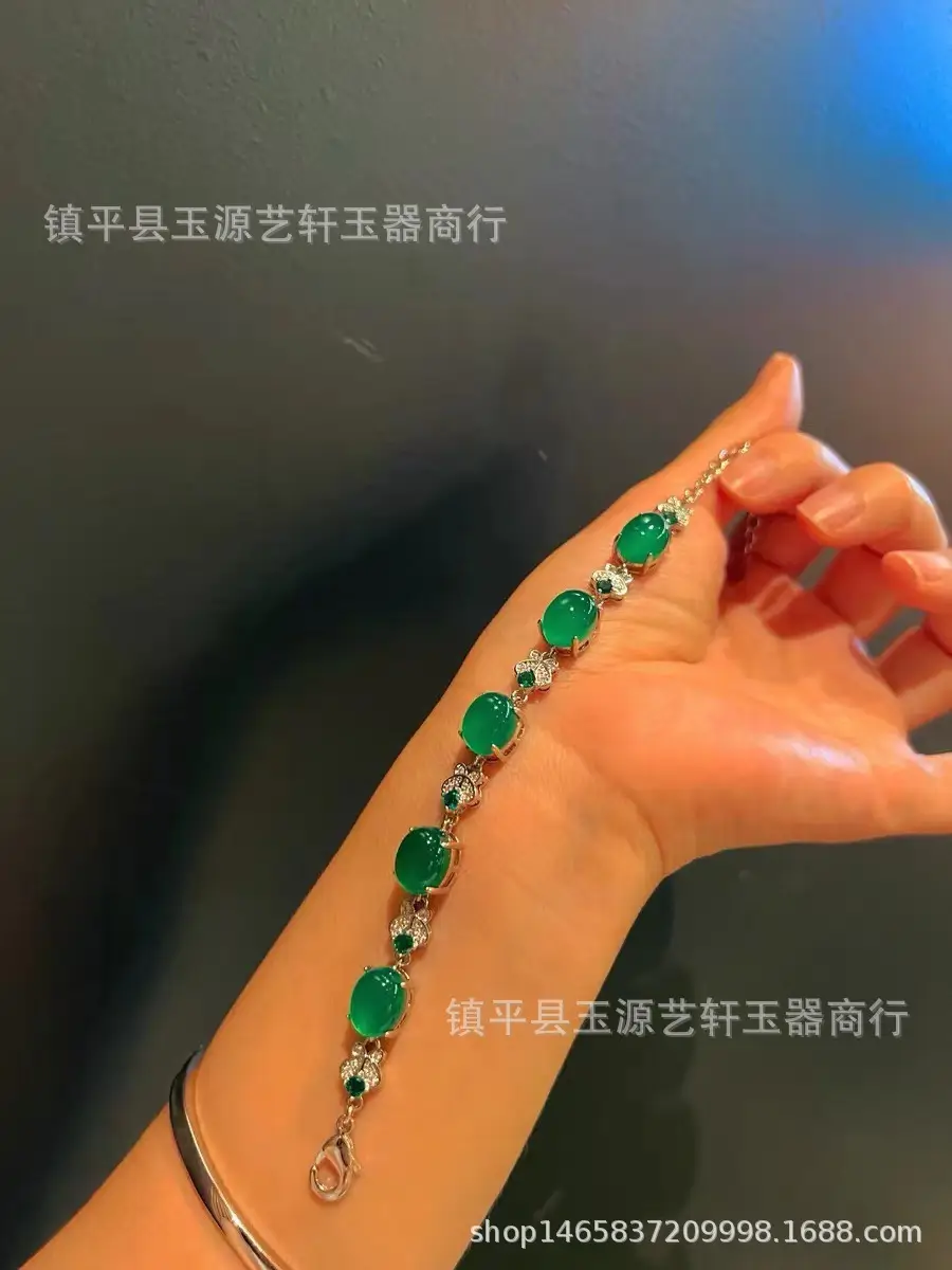 Brazil Yang Chalcedony Emerald Green Bracelet with Round Diamonds — feature 7