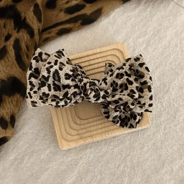 Sweet Feather Hairpin for Girls Winter Style