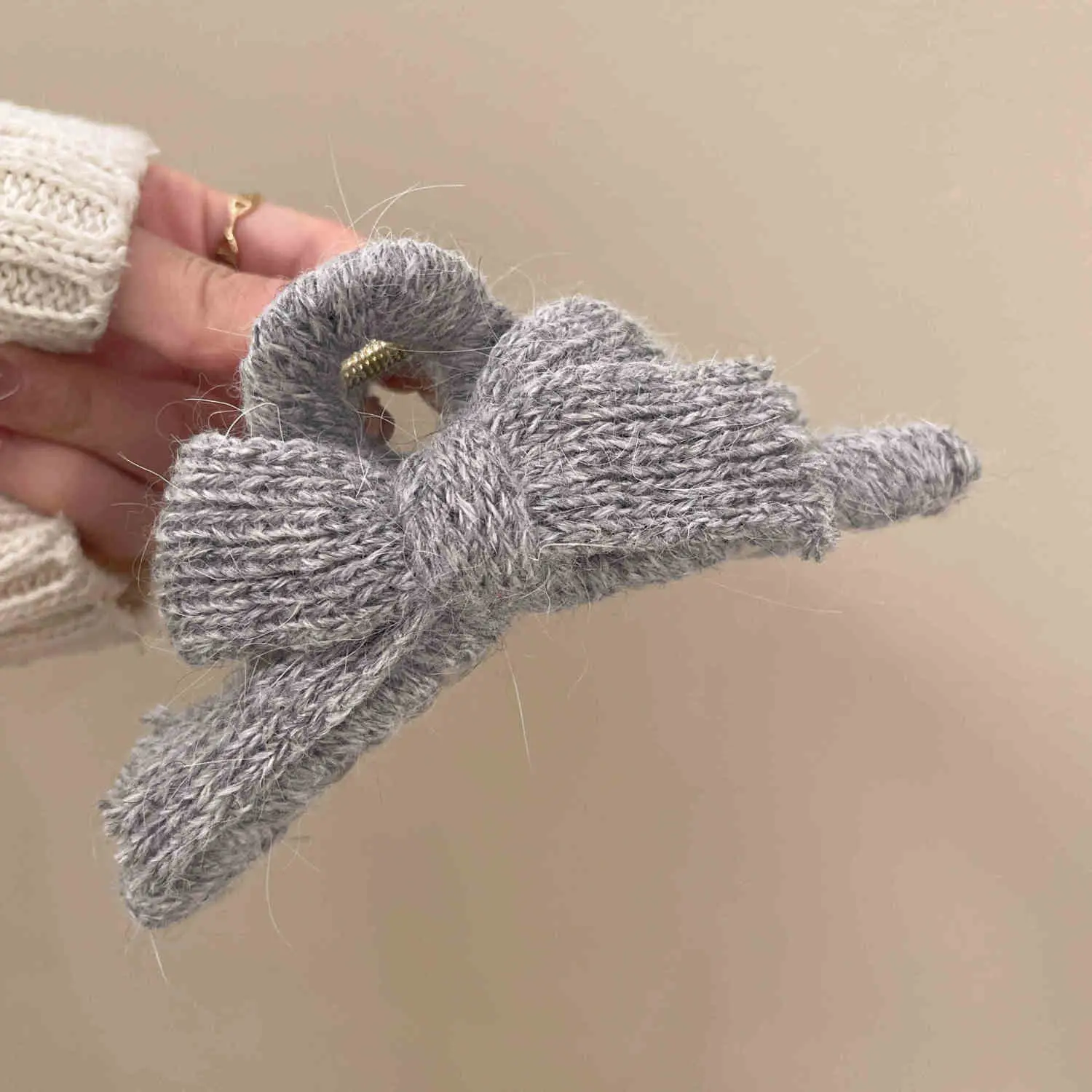 Sweet Feather Hairpin for Girls Winter Style