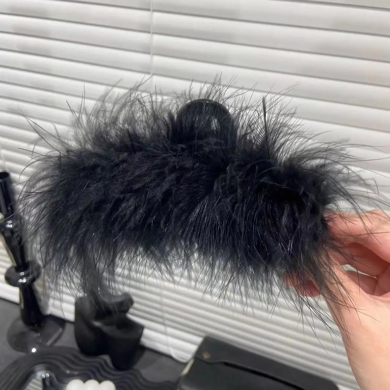 Sweet Feather Hairpin for Girls Winter Style
