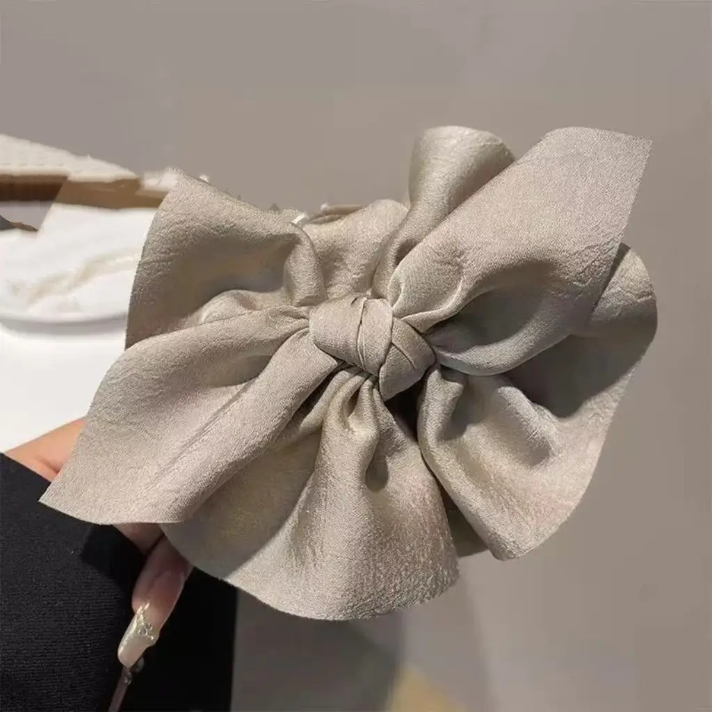 Sweet Feather Hairpin for Girls Winter Style