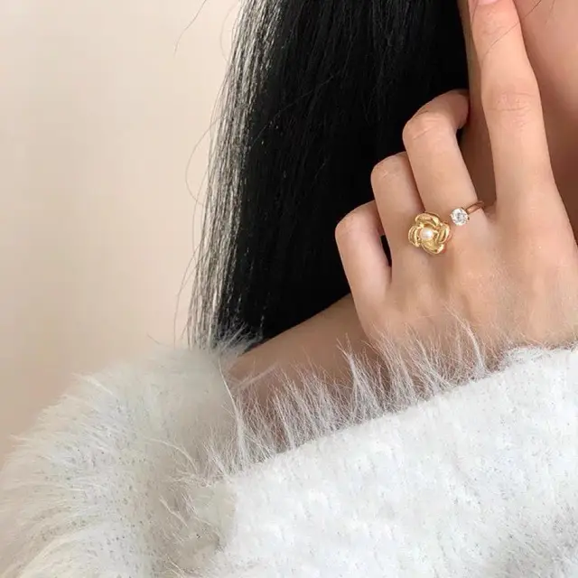 Japanese Style Flower Ring with Pearl & Gold Tone