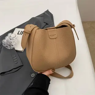 Women's Brown Leather Shoulder Crossbody Bag with Tote Compartment — feature 14
