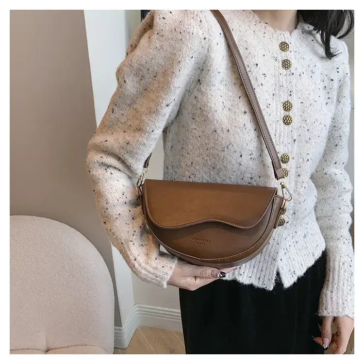 Women's Brown Leather Shoulder Bag 2024 Winter New — feature 15