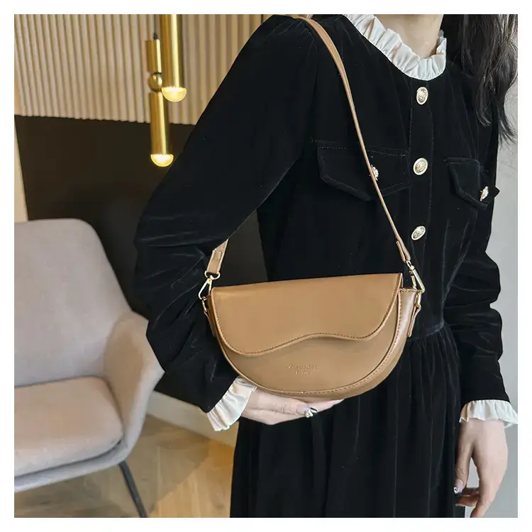 Women's Brown Leather Shoulder Bag 2024 Winter New — feature 19