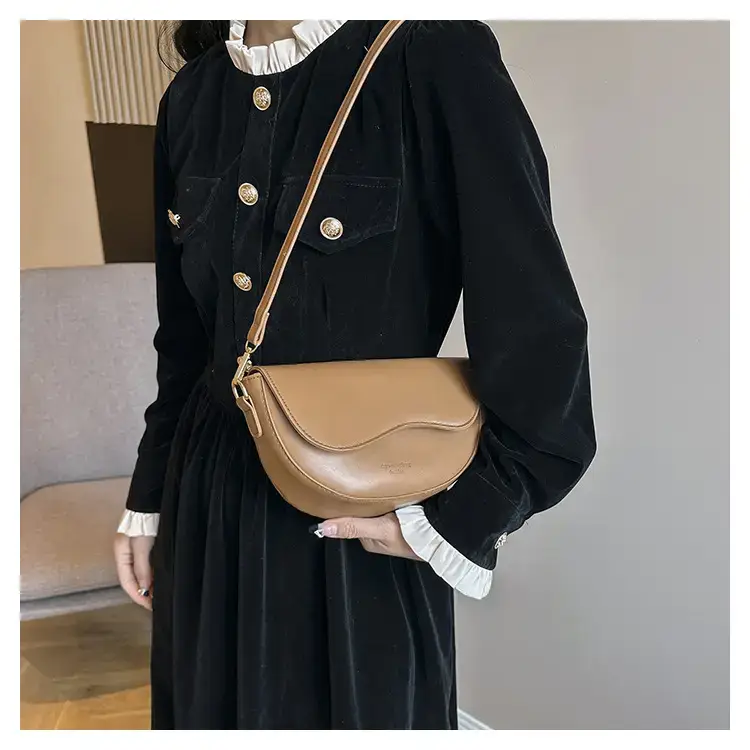 Women's Brown Leather Shoulder Bag 2024 Winter New — feature 24