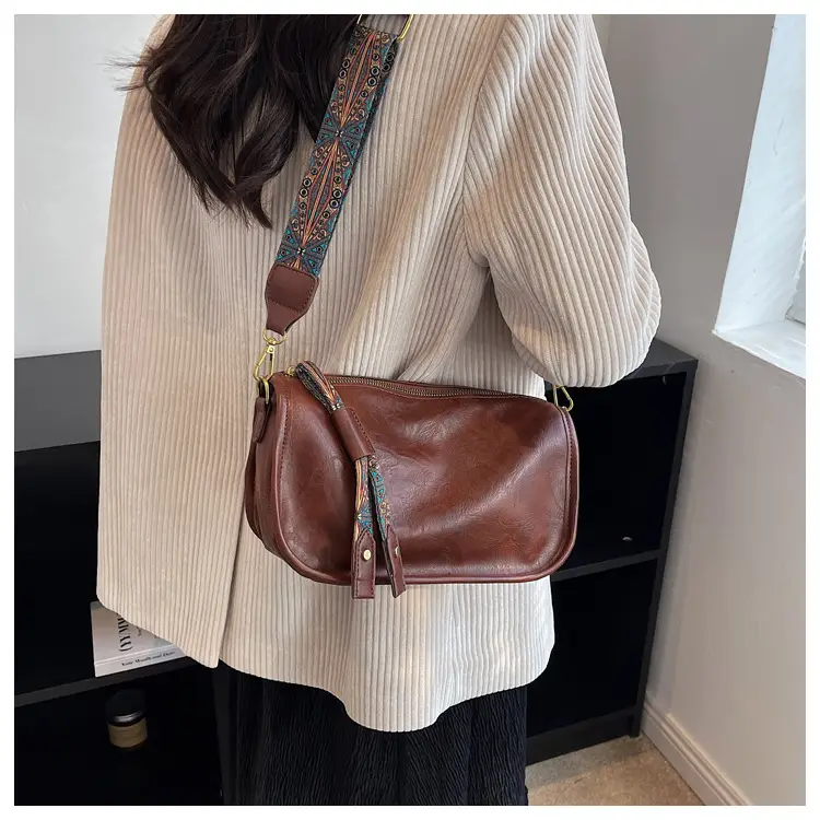 Black Embroidered Shoulder Bag for Women 2024 — feature 11
