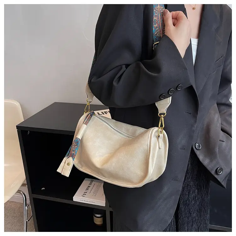 Black Embroidered Shoulder Bag for Women 2024 — feature 13