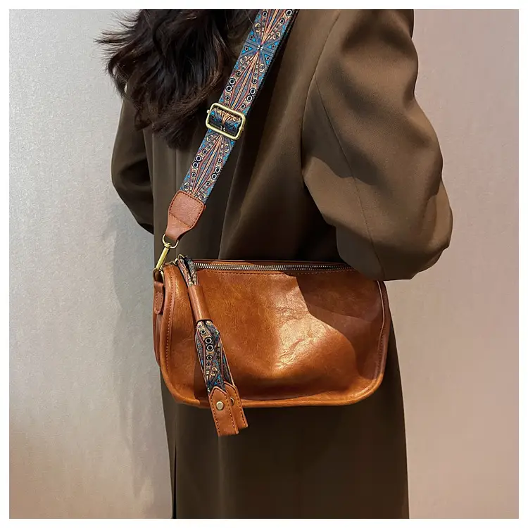 Black Embroidered Shoulder Bag for Women 2024 — feature 7