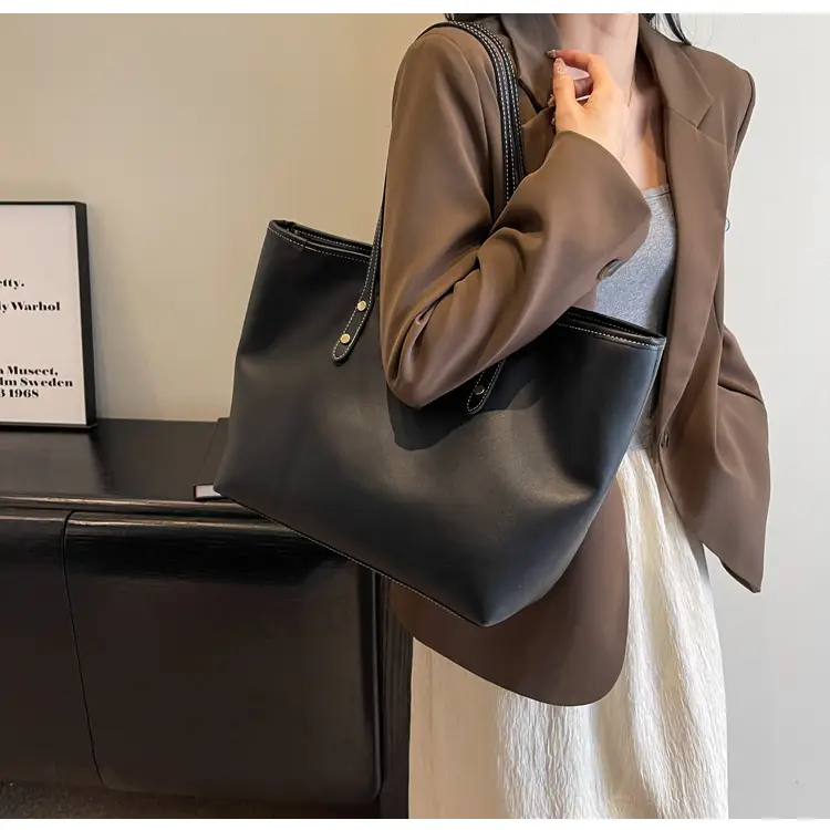 Black Women's Large Capacity Tote Bag 2026 — feature 19
