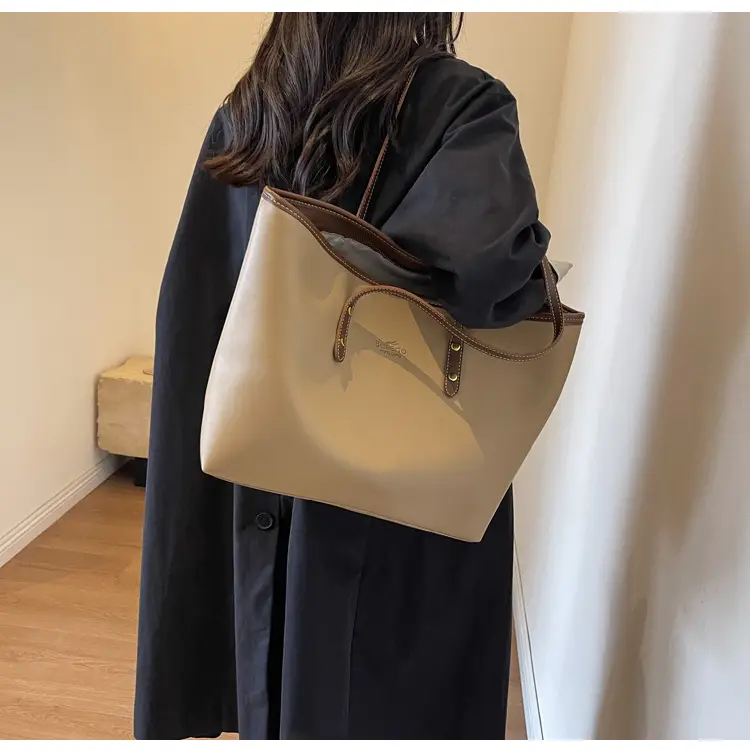 Black Women's Large Capacity Tote Bag 2026 — feature 21