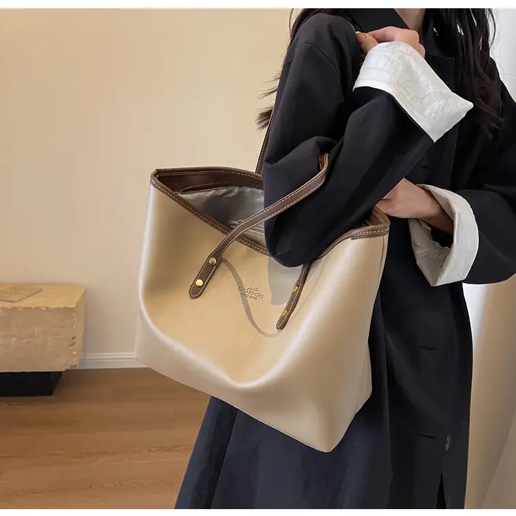 Black Women's Large Capacity Tote Bag 2026 — feature 22