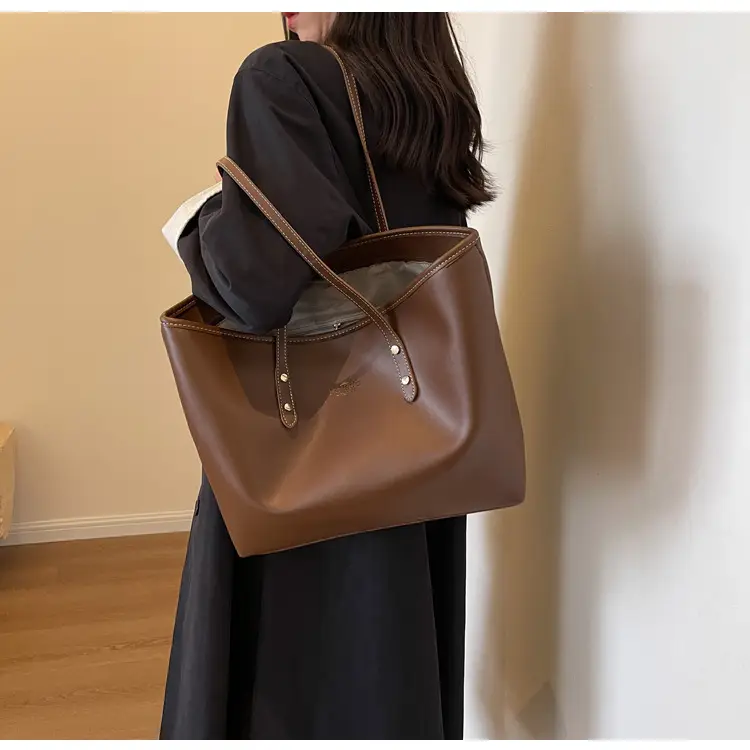 Black Women's Large Capacity Tote Bag 2026 — feature 24