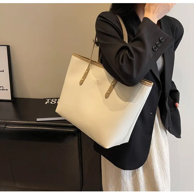 Black Women's Large Capacity Tote Bag 2026 — feature 26