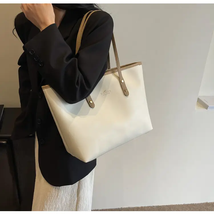Black Women's Large Capacity Tote Bag 2026 — feature 28
