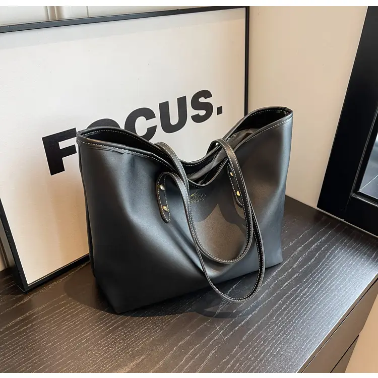 Black Women's Large Capacity Tote Bag 2026 — feature 33