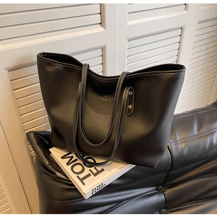 Black Women's Large Capacity Tote Bag 2026 — feature 34