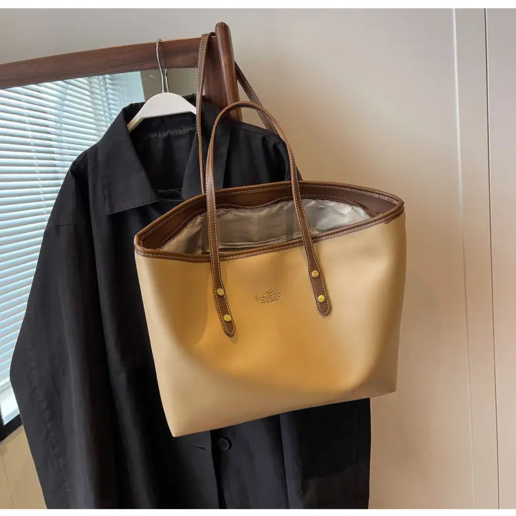 Black Women's Large Capacity Tote Bag 2026 — feature 39