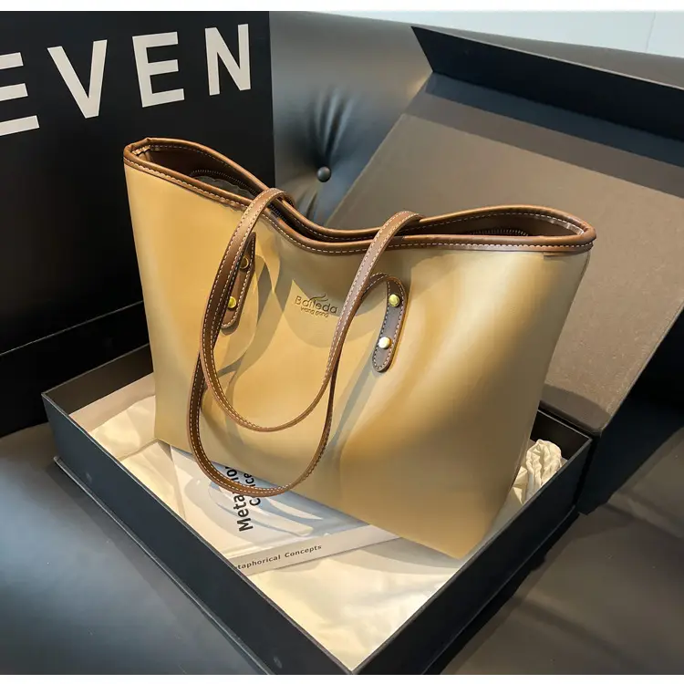 Black Women's Large Capacity Tote Bag 2026 — feature 40