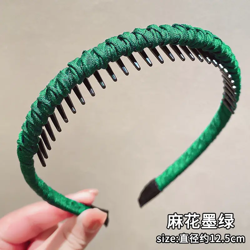 Women's Braided Skull Top Hairpin Headband with Teeth - Image 3