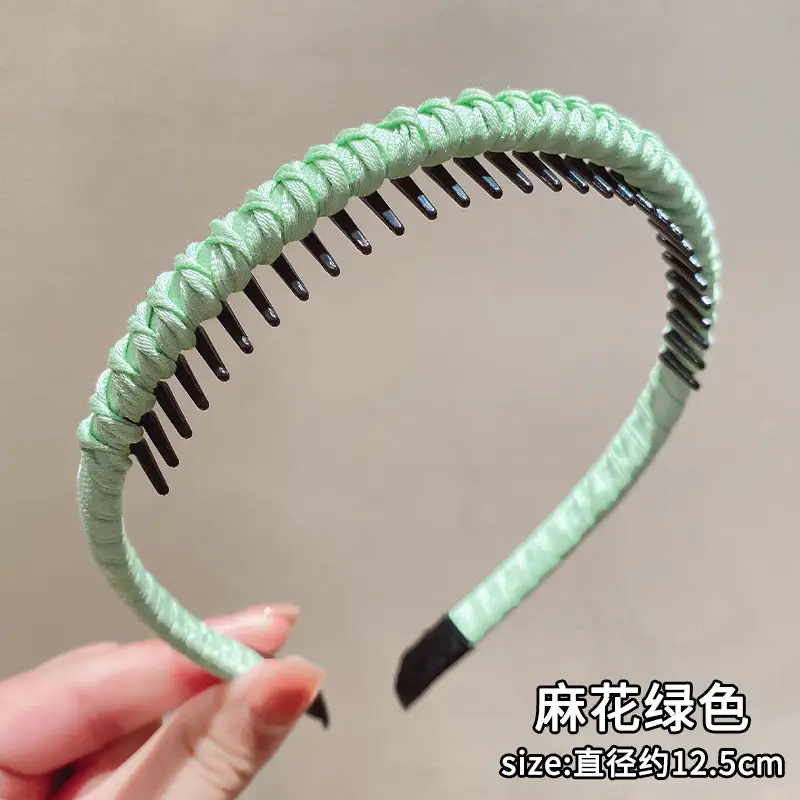 Women's Braided Skull Top Hairpin Headband with Teeth - Image 7
