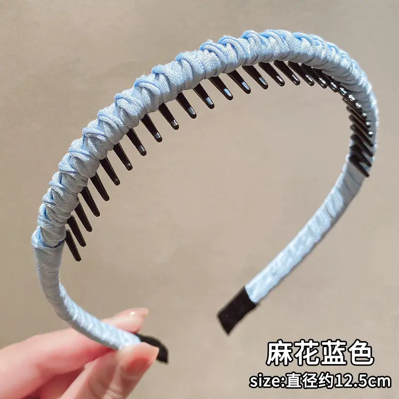 Women's Braided Skull Top Hairpin Headband with Teeth - Image 9