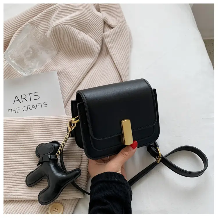 Women's White Rabbit Design Shoulder Bag 2023 — feature 29