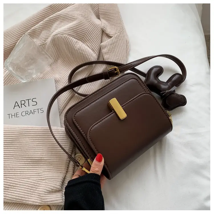 Women's White Rabbit Design Shoulder Bag 2023 — feature 38
