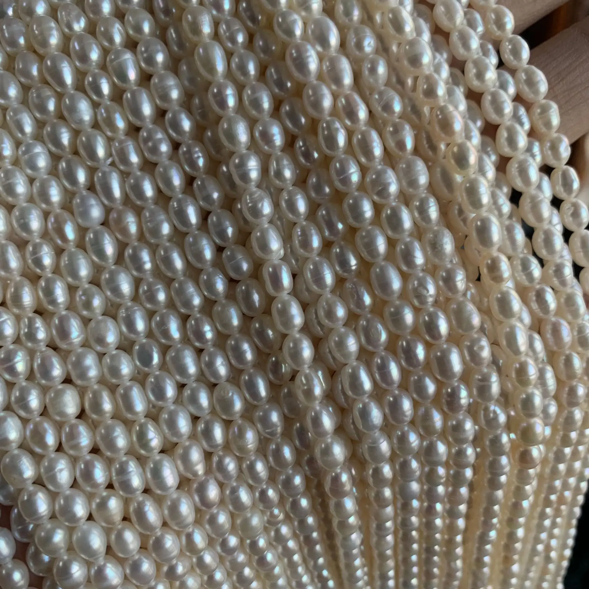 Natural Freshwater Pearls Light Thread 4-5mm Millet Beads — feature 1