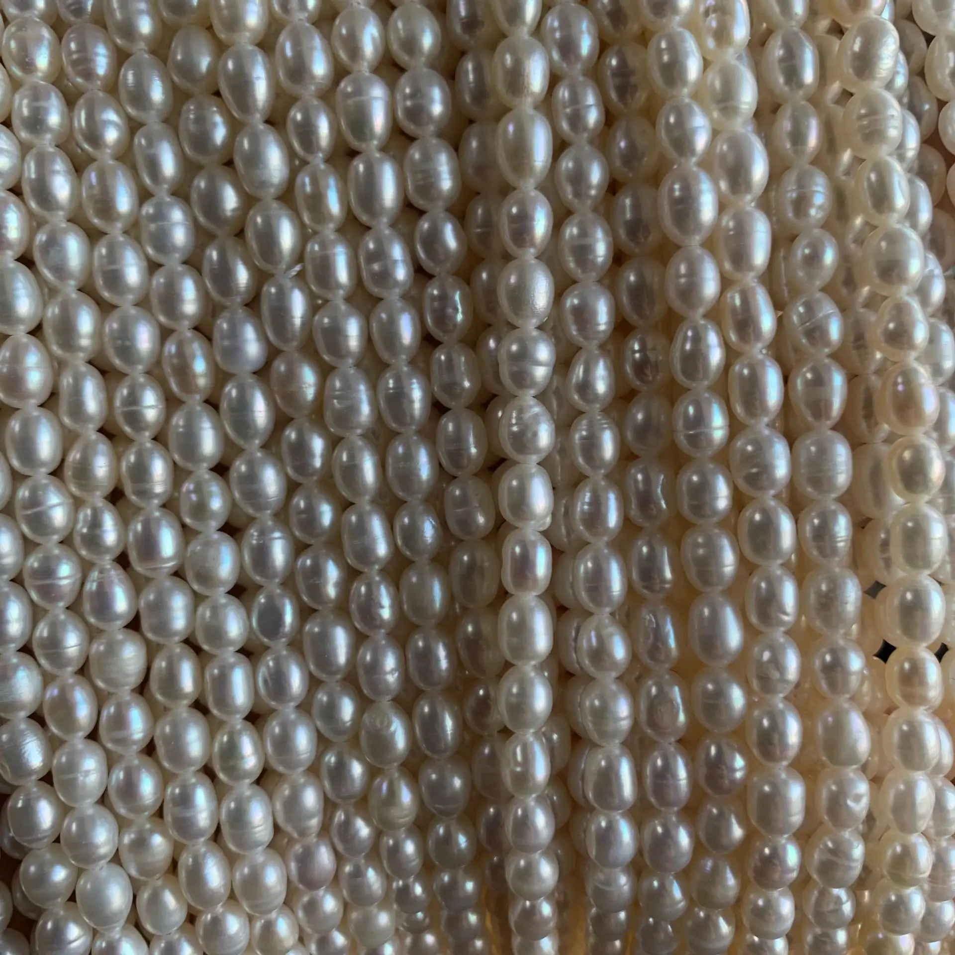 Natural Freshwater Pearls Light Thread 4-5mm Millet Beads — feature 2