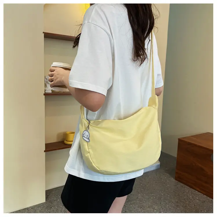 Japanese Style 2022 Retro Chic Girl Pure Color Soft Girl Shoulder Bag K-Style Trendy Ins Simple Crossbody Bag Dumpling Bag — feature 11