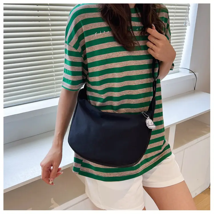 Japanese Style 2022 Retro Chic Girl Pure Color Soft Girl Shoulder Bag K-Style Trendy Ins Simple Crossbody Bag Dumpling Bag — feature 15