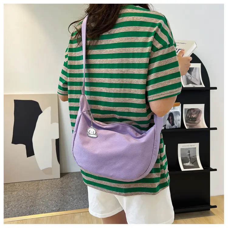 Japanese Style 2022 Retro Chic Girl Pure Color Soft Girl Shoulder Bag K-Style Trendy Ins Simple Crossbody Bag Dumpling Bag — feature 16