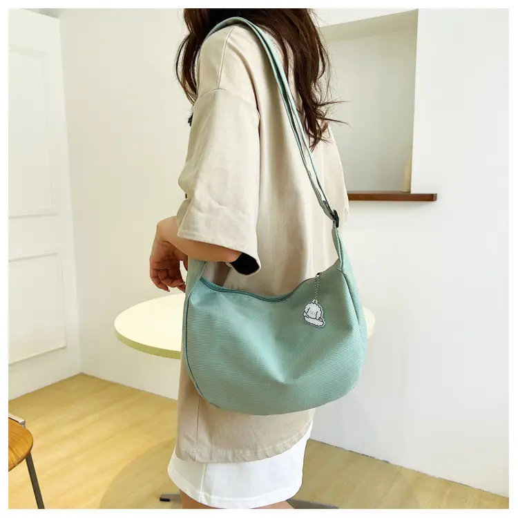 Japanese Style 2022 Retro Chic Girl Pure Color Soft Girl Shoulder Bag K-Style Trendy Ins Simple Crossbody Bag Dumpling Bag — feature 24
