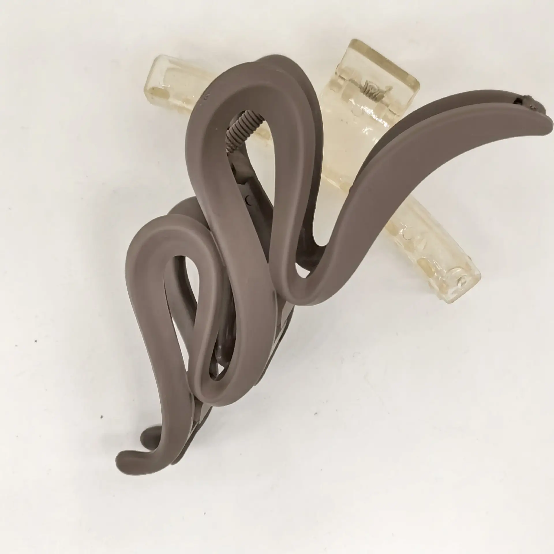 Maillard Frosted Hairpin Bow Clip for Women - Image 4