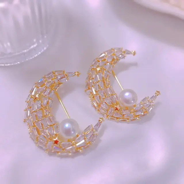 Elegant Pearl Moon Earrings Gold Plated - Image 2