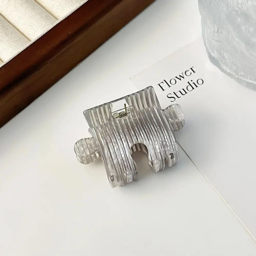 Xinmei Acetic Acid Grip Leopard Print Hairpin - Image 3