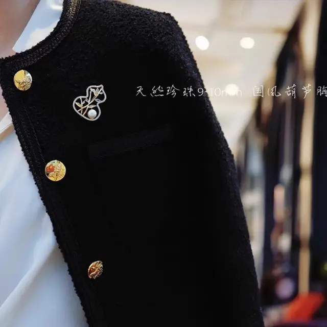 Black Pearl Brooch for Women's Suit Coat - Image 2