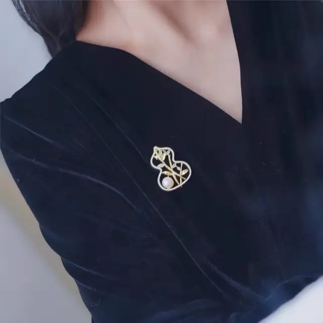 Black Pearl Brooch for Women's Suit Coat - Image 3
