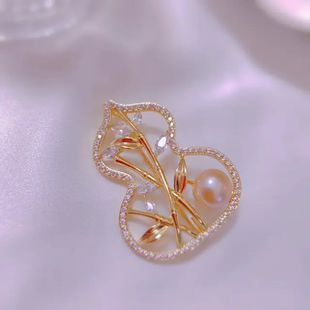 Black Pearl Brooch for Women's Suit Coat - Image 4