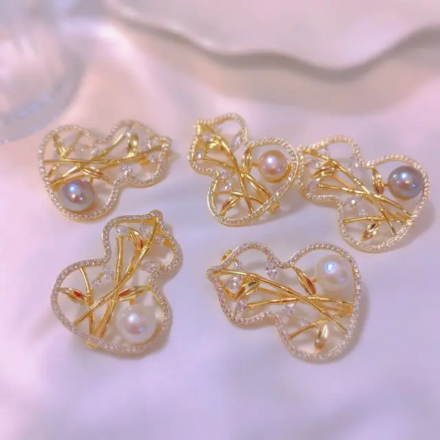Black Pearl Brooch for Women's Suit Coat - Image 5