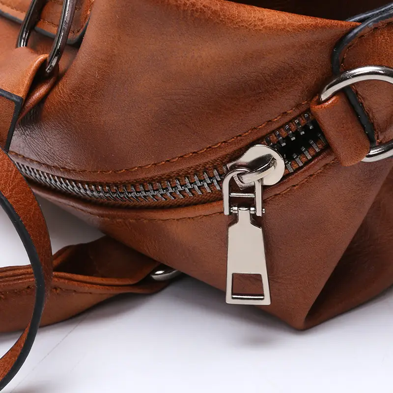 Women's Large Capacity Leather Crossbody Bag Brown — feature 17