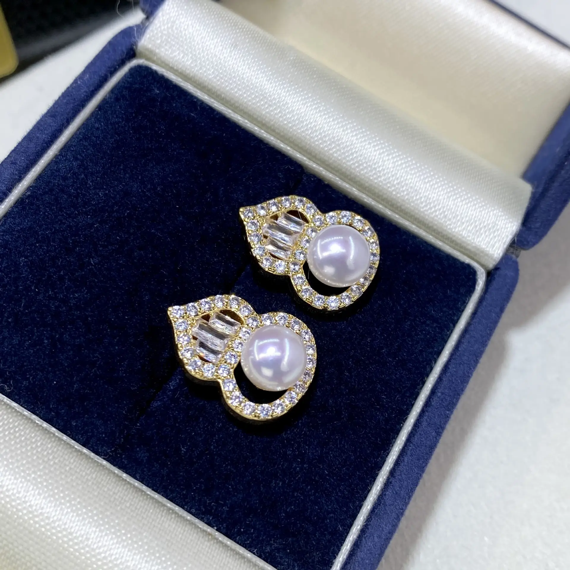 French Style Full Diamond Gourd Earrings for Women - Image 3