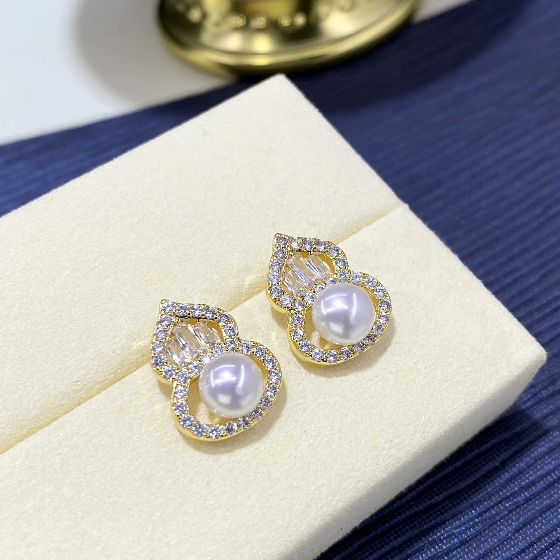 French Style Full Diamond Gourd Earrings for Women — feature 5