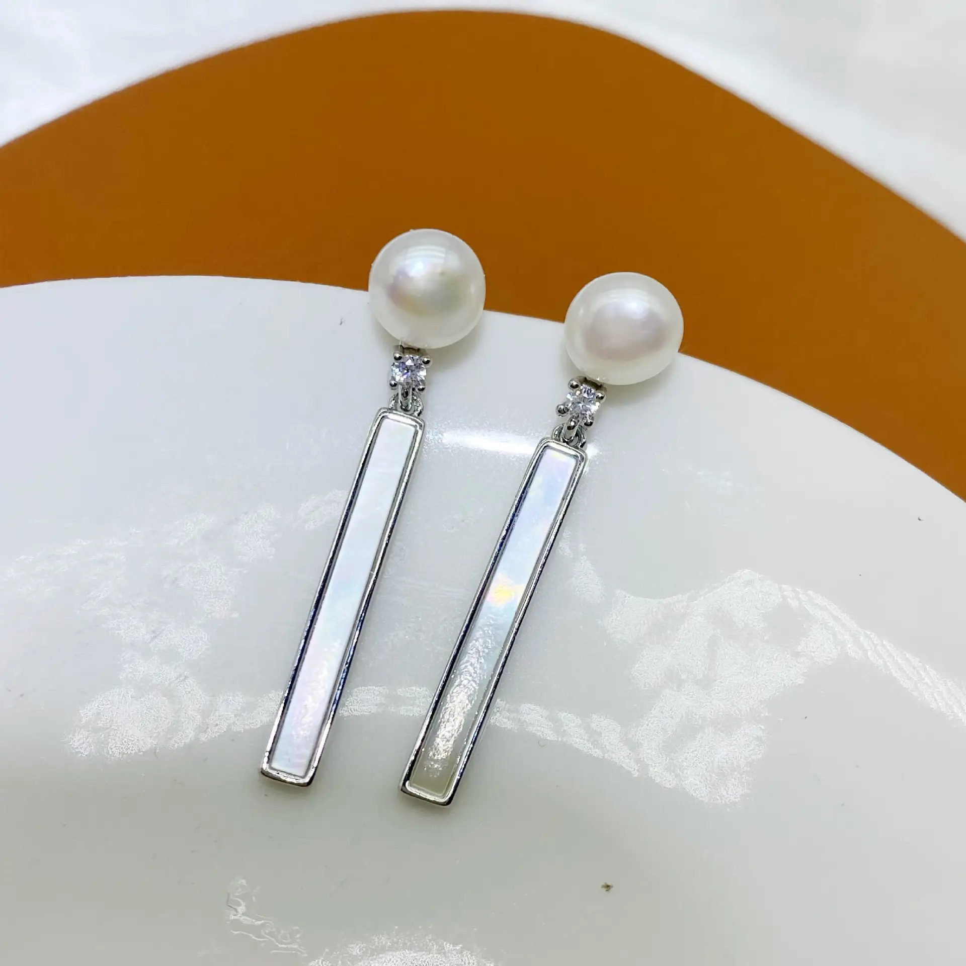 Vertical Pearl Earrings Gold Plated Light Luxury Small - Image 4