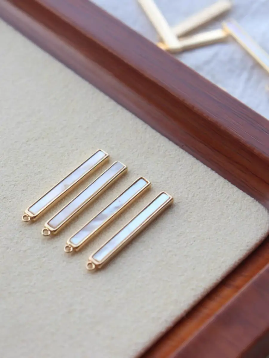 Vertical Pearl Earrings Gold Plated Light Luxury Small — feature 11