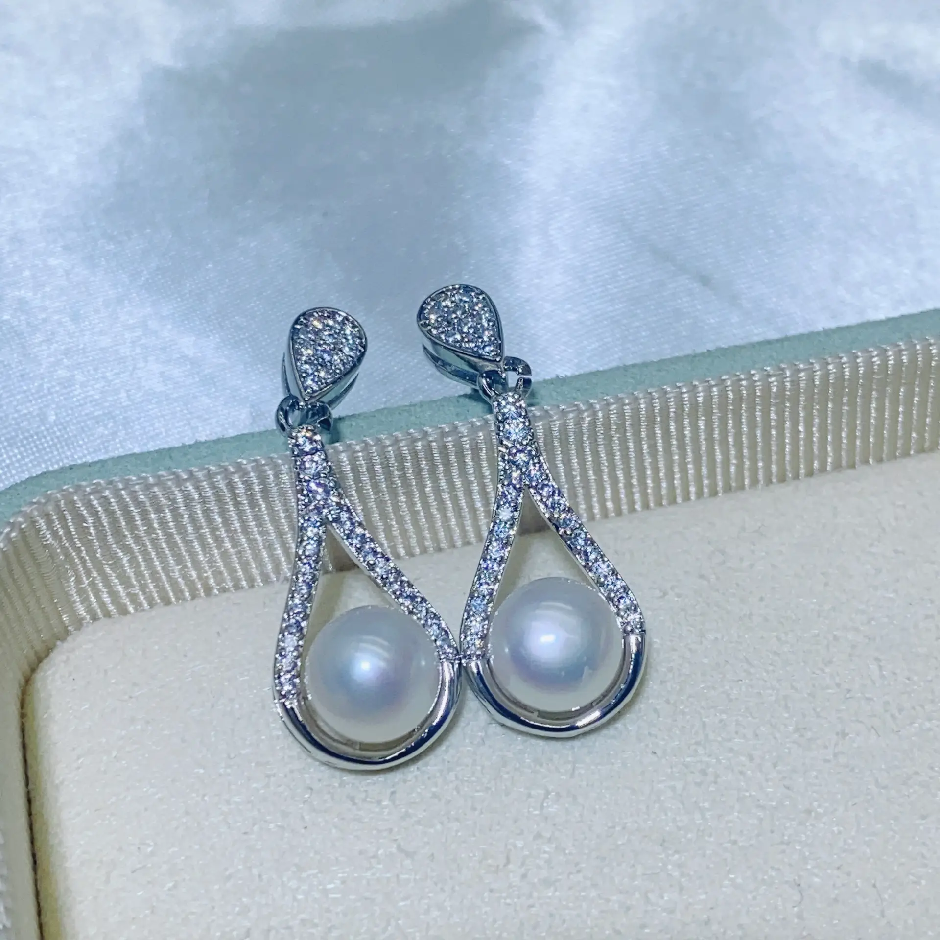 S925 Silver Needle Earrings with Micro-inlaid Zircon & Freshwater Pearl Drop — feature 5
