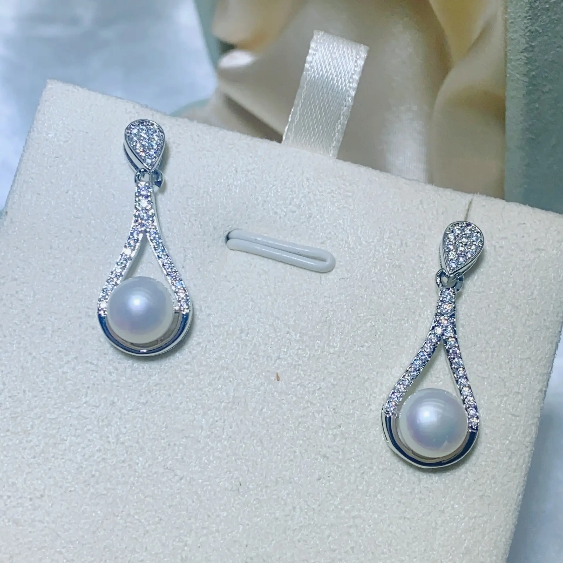 S925 Silver Needle Earrings with Micro-inlaid Zircon & Freshwater Pearl Drop — feature 6