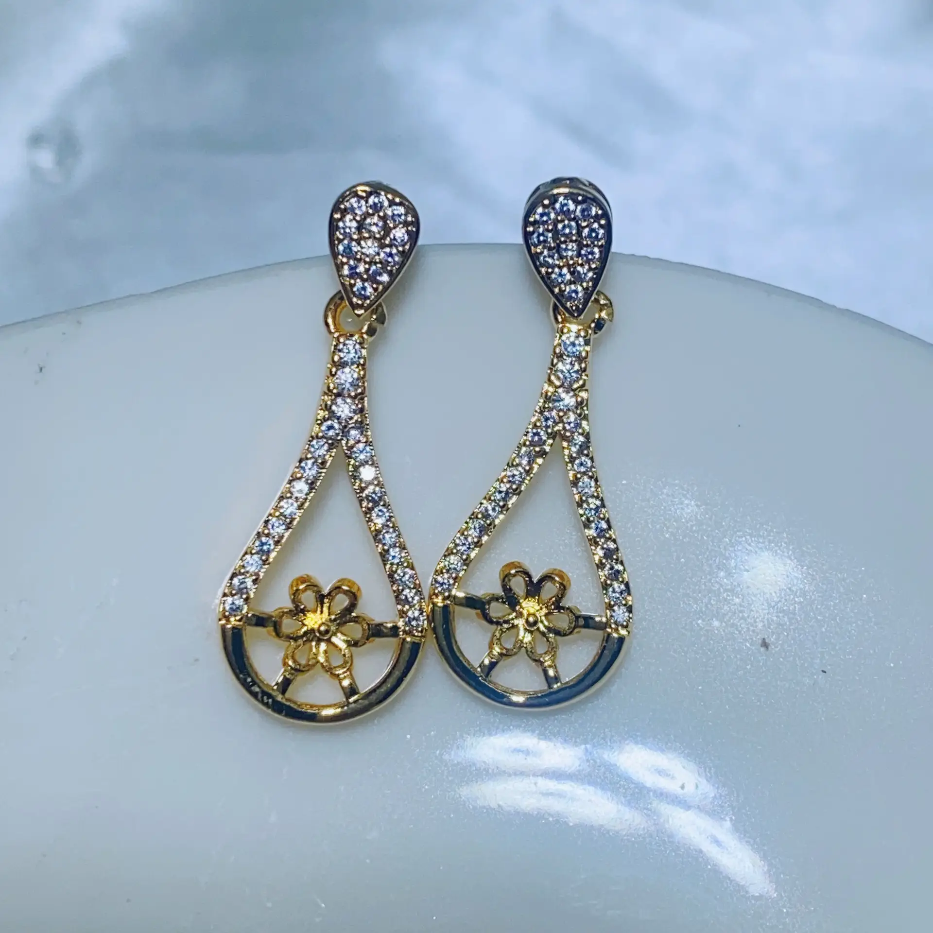 S925 Silver Needle Earrings with Micro-inlaid Zircon & Freshwater Pearl Drop — feature 8