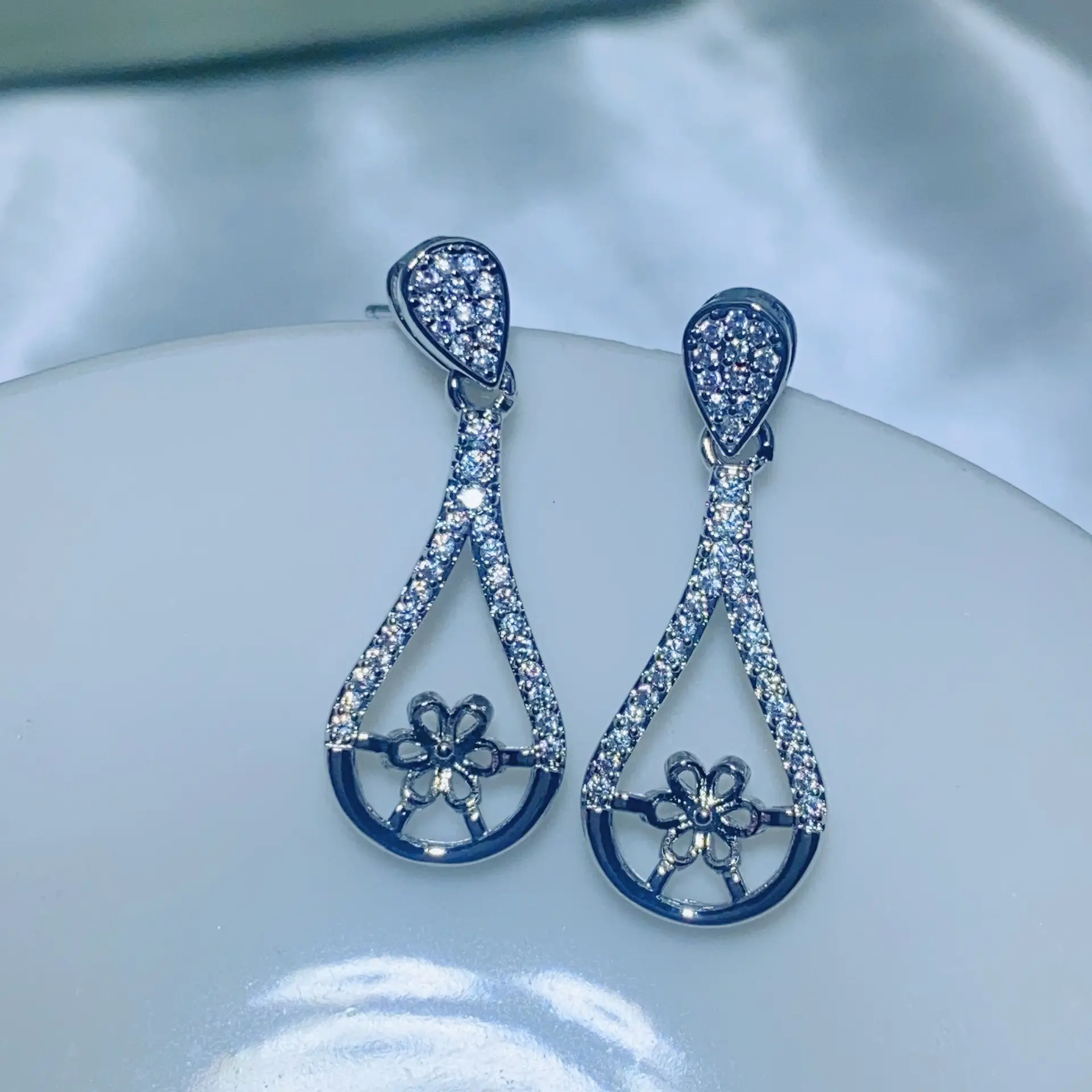 S925 Silver Needle Earrings with Micro-inlaid Zircon & Freshwater Pearl Drop — feature 9